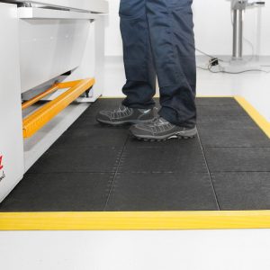 Dalle emboitable caoutchouc nitrile B1 - Spécial postes exposés aux produits chimiques et/ou huileux