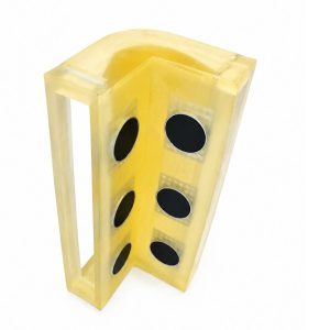 coin de protection 240 à 300 mm polyuréthane aimanté pour angles vifs. détail aimants coté